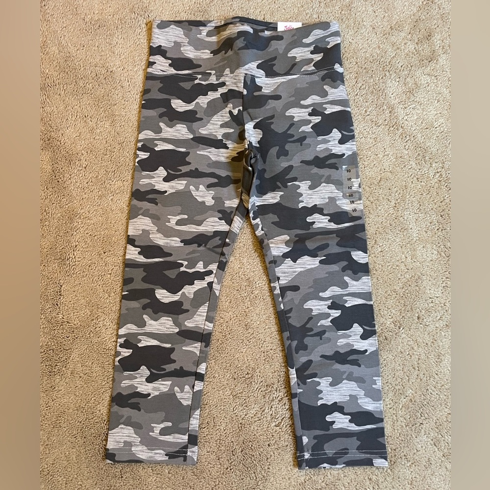 Girls size 10 Justice Capri camo leggings NWT